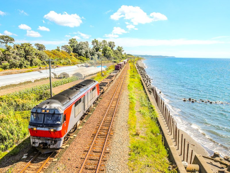 takeruexp's tweet photo. 昨日撮影した。室蘭本線北舟岡駅に寄り道して旅客輸送・貨物輸送が復旧しましたので撮影してきましたが、災害発生場所の徐行運転により、遅れ発生してダイヤが乱れてしまった、士幌芋臨時貨物列車は、撮影出来なく残念でした。
#伊達市 
#北舟岡駅 
#室蘭本線 https://t.co/YsYiOKctTU