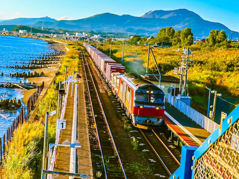 takeruexp's tweet photo. 昨日撮影した。室蘭本線北舟岡駅に寄り道して旅客輸送・貨物輸送が復旧しましたので撮影してきましたが、災害発生場所の徐行運転により、遅れ発生してダイヤが乱れてしまった、士幌芋臨時貨物列車は、撮影出来なく残念でした。
#伊達市 
#北舟岡駅 
#室蘭本線 https://t.co/YsYiOKctTU
