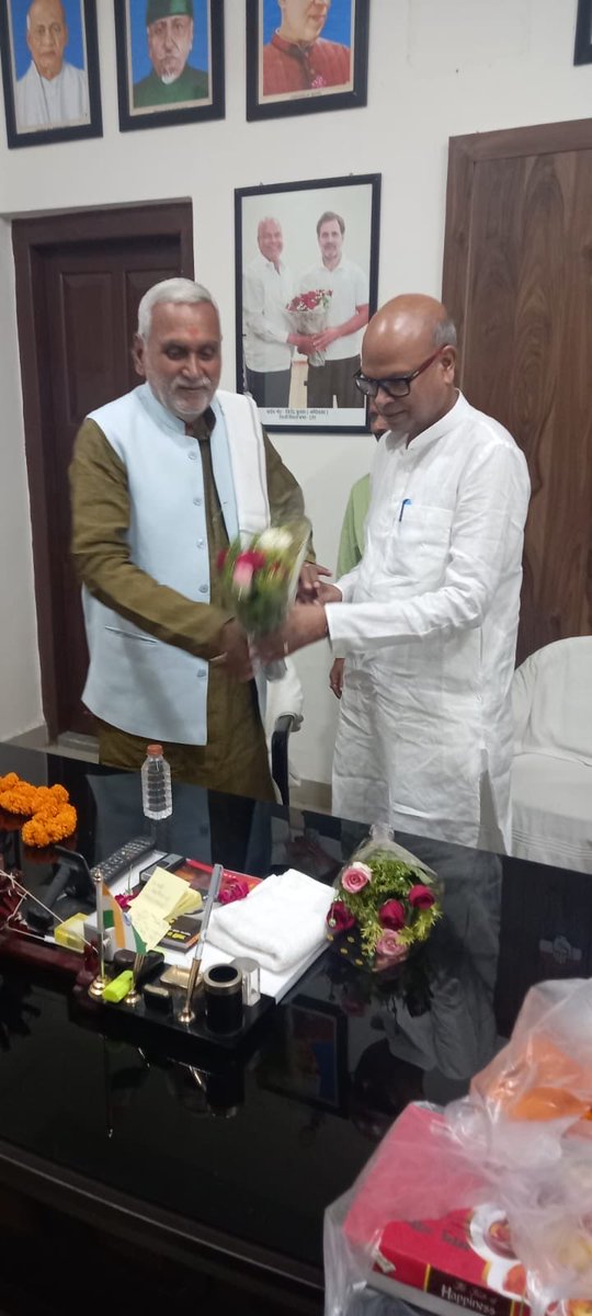 Satyendrtekari's tweet photo. बिहार प्रदेश कांग्रेस कमिटी के माननीय प्रदेश अध्यक्ष श्री राजेश राम जी से उनके जन्मदिन पर सदाकत आश्रम में मुलाकात कर हार्दिक बधाई एवं अनंत शुभकामनाएँ दी गईं। #INCIndia 
@RahulGandhi @kcvenugopalmp https://t.co/LA6kj4o1pw