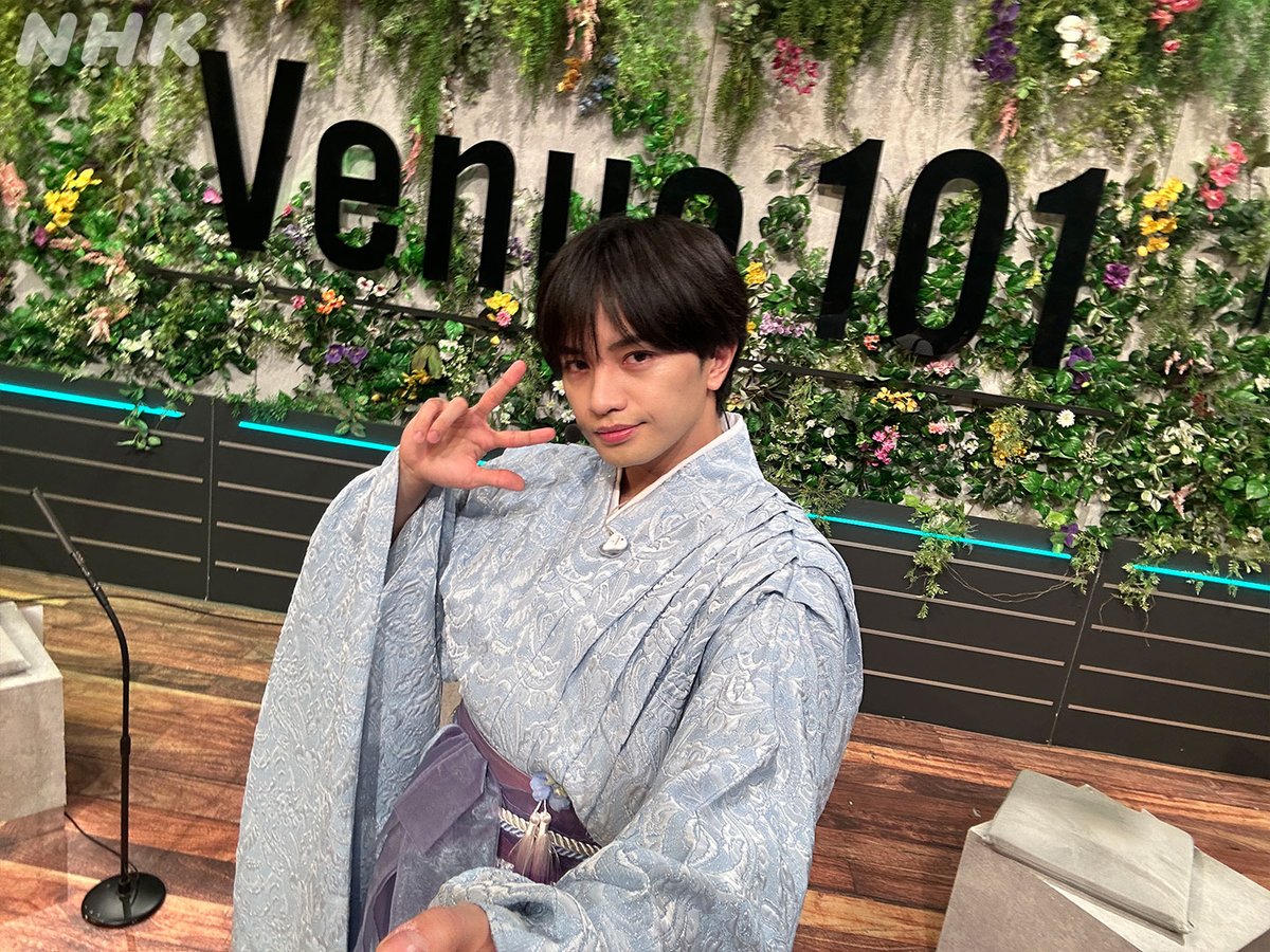 nhk_venue101's tweet photo. 📺#Venue101 NOW ON AIR✨

👹#中島健人 / #鬼事👹

放送は同時配信中👇
スマホでも見られます📱
https://t.co/8Z4uG5UW0b

✅自身も作詞に参加🖊️
✅和装 #ケンティー🩵
色気と強さが詰め込まれた1曲🌟

#鬼さんこちらVenueの方へ https://t.co/yfin0qoPR3