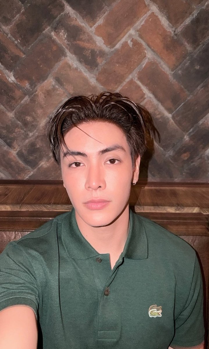 minmin__1105's tweet photo. So handsome 😭😭😭😭 

JOONG LACOSTE IN BALI   
#LacosteXJoong
#จุงอาเชน #JoongArchen https://t.co/AN6RRDsikt