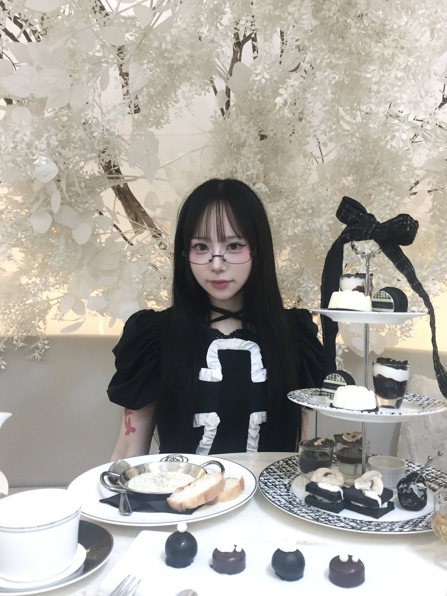 hakanai_oteri's tweet photo. デフォルトでメガネ似合う顔 https://t.co/ZkzvFfG2sQ