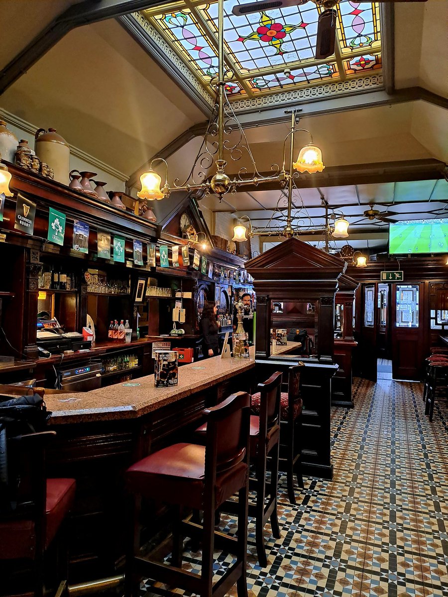 aldi_bourdain's tweet photo. The Hut, Phibsboro, one of Dublin's most beautiful, Victorian-style pubs. https://t.co/I1QqCZ5DBA