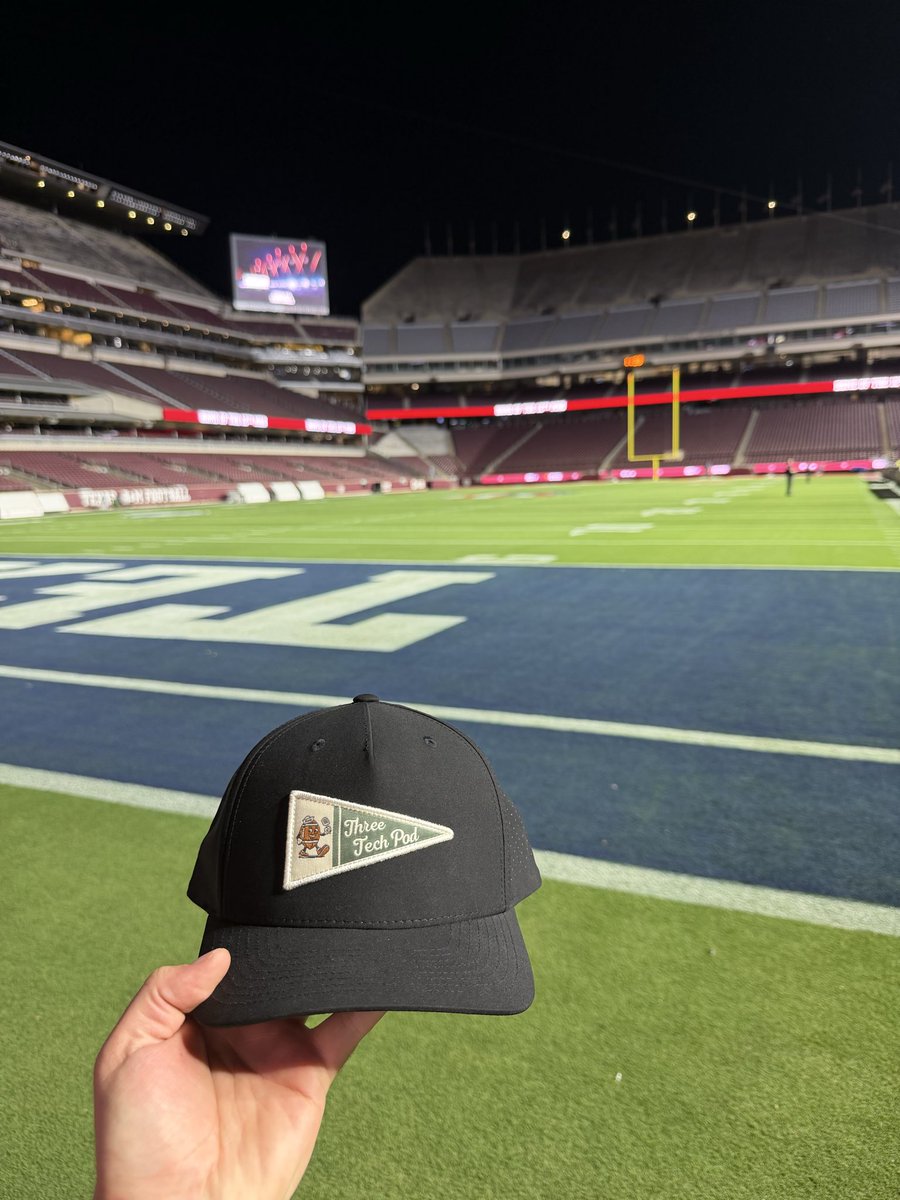 ThreeTechPod's tweet photo. How cool is this?
A listener sent me this last night. Kicks is ready to go in Kyle Field today 🤝
#Gigem | #BTHOasu https://t.co/NsmE1IiRk2