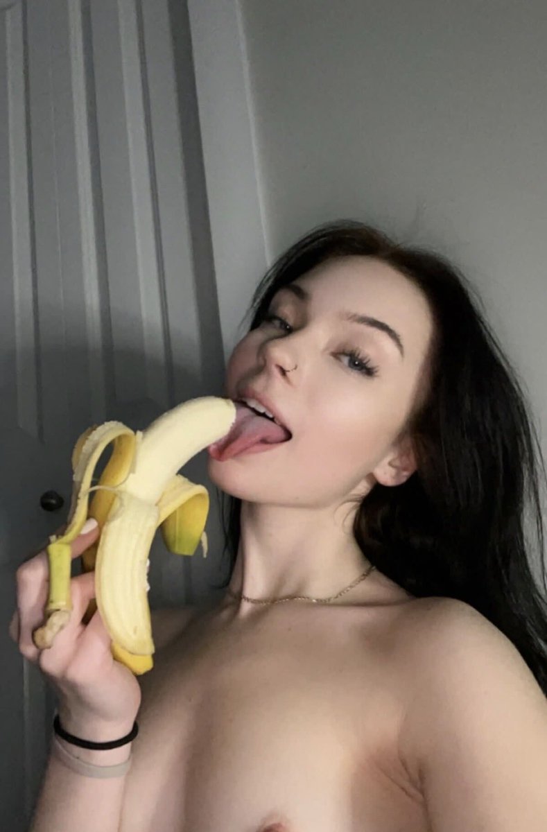 Lillyowens666's tweet photo. For some reason everyone stares when I’m eating my fruit at work? #uk #uni #ukgirl #nsfwtwtًً https://t.co/VTi7IXQj7R