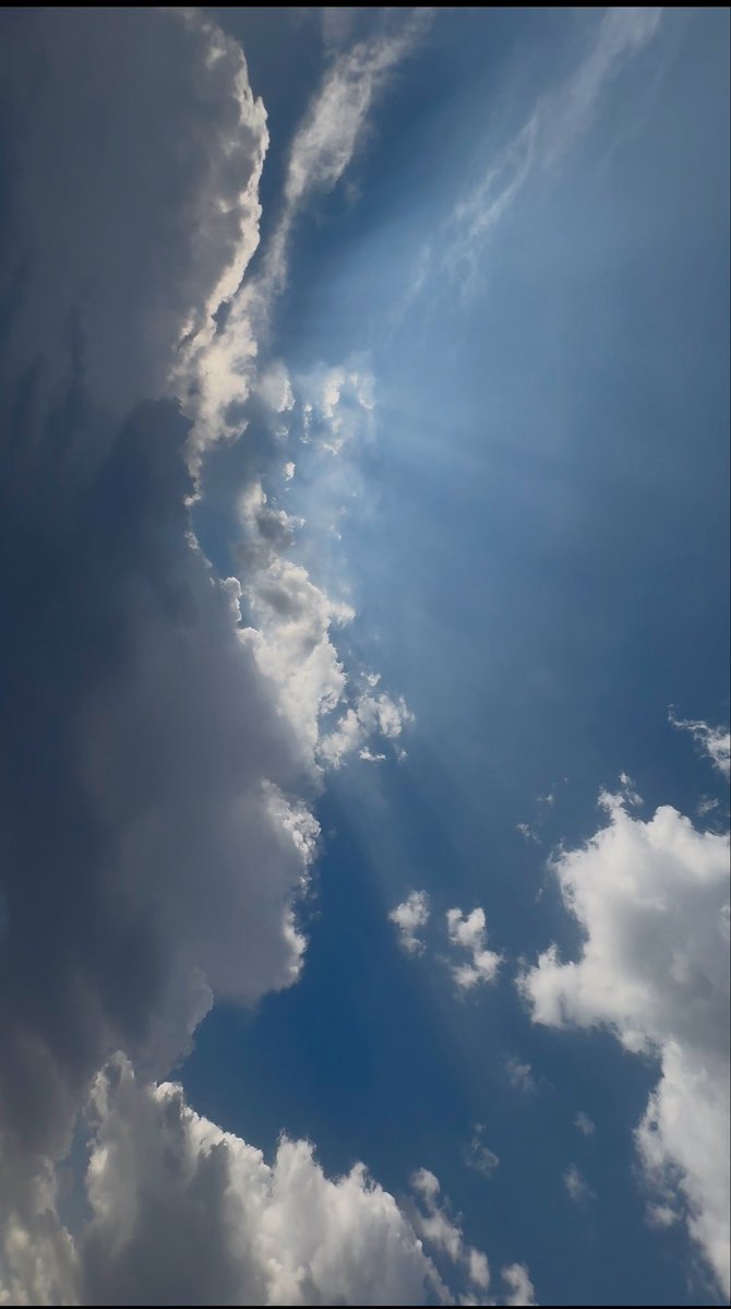 lsiiiq's tweet photo. 🌥️ https://t.co/6NnVeybEoe