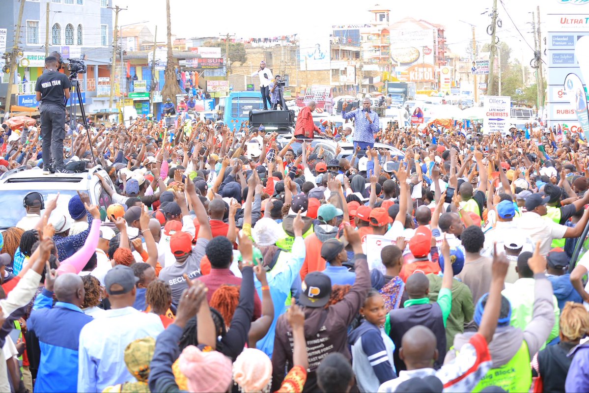 RealMatiangi's tweet photo. Engagement with wananchi in Kenol Town, Murang’a County.
We are Kenyan. Kenya is our home. Kenya is our business. And together, we will fix it.
#WantamPlusPositiveChange https://t.co/tBUUjR0yMZ