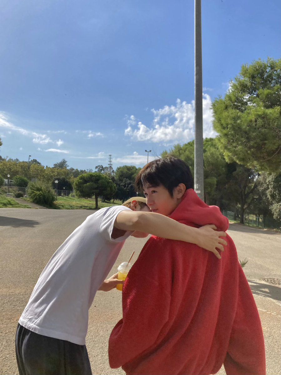 YURUGOM15's tweet photo. 삐진거 달래주는 남친미있음 https://t.co/2hNm8Sxnyi
