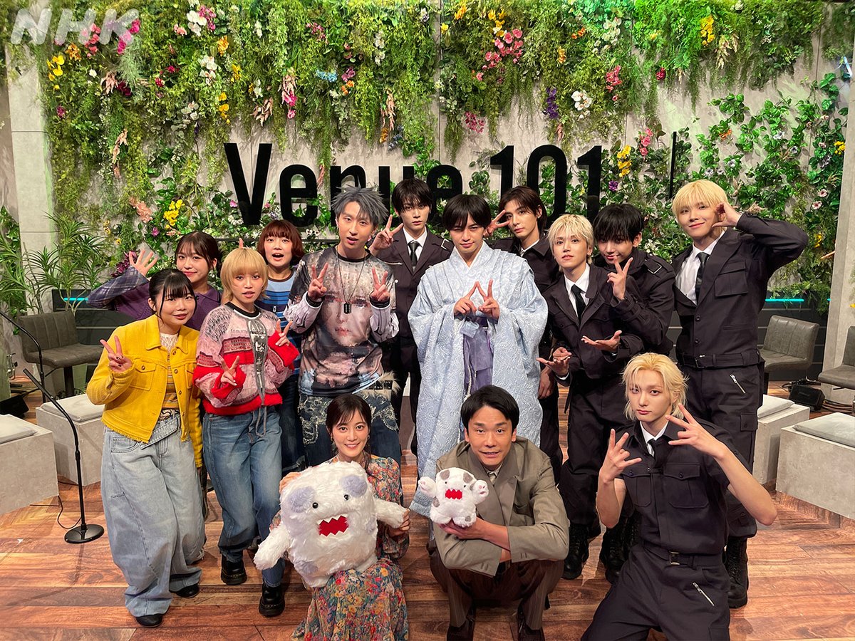 nhk_venue101's tweet photo. 🎫#Venue101 記念写真📸

こんやの放送は
見逃し配信で何度でも📱👇
https://t.co/8Z4uG5UW0b

👹#中島健人 / #鬼事
🤍ハク。 / #それしか言えない
🚪#BOYNEXTDOOR / #BoomBoomBoom
⚡#MON7A / #僕のかわい子ちゃん

🎙MC #生田絵梨花 #濱家隆一

#ハクマル https://t.co/uPdhCAXHIb