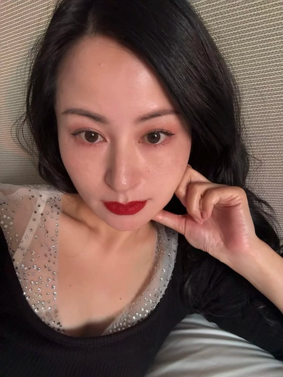 FzlinB's tweet photo. 排卵期的女生真的太疯狂了，与俩个00后弟弟喝酒差点按捺不住了，他们也真太不懂事了😐 https://t.co/9aapytaviW