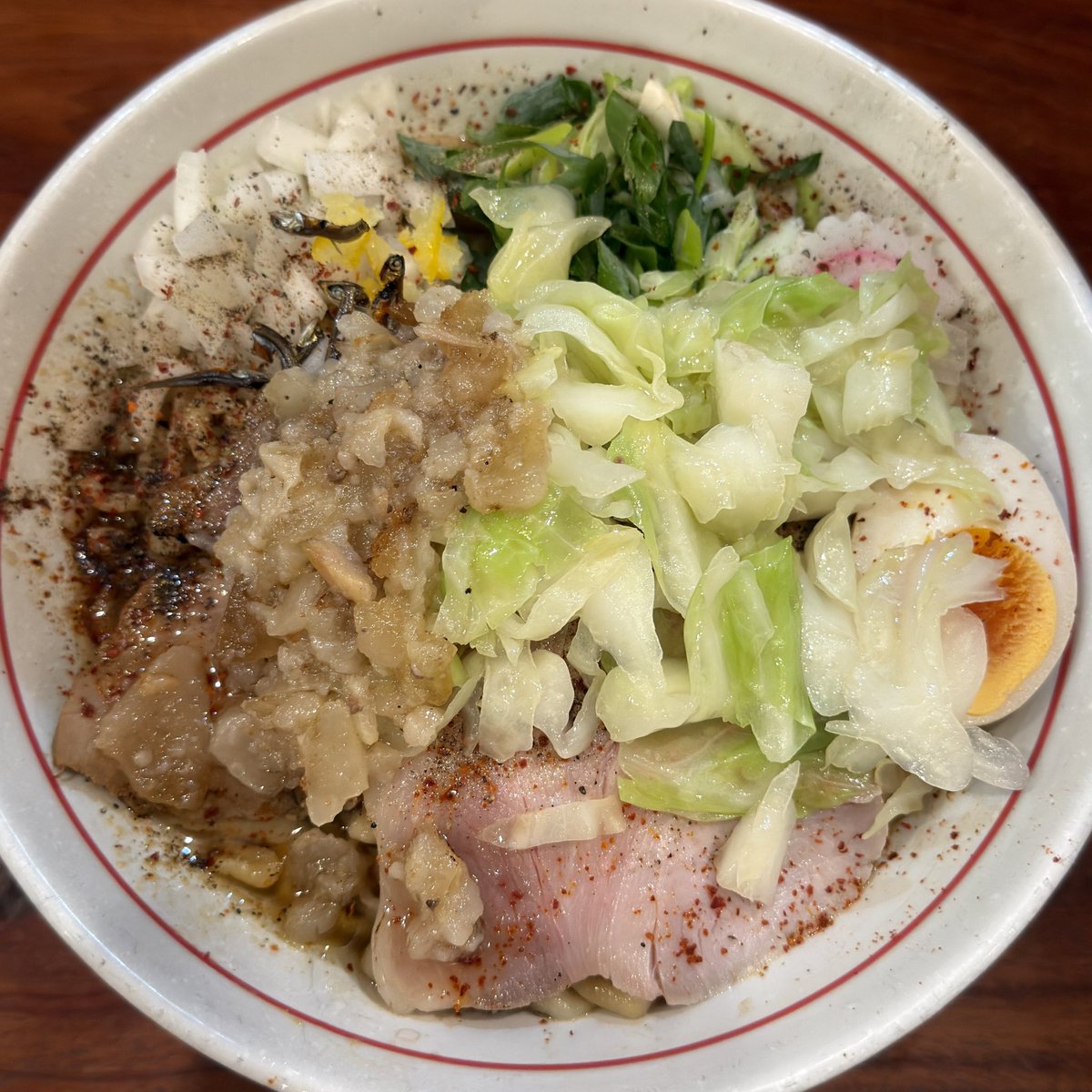 kadotomohiro's tweet photo. 9月7日
越前中華そばだるまやさん
・油そば特盛
・キャベツ
・背脂
・白めし（大）

背脂入れた油そばうまっ
(ﾟдﾟ)ｳﾏｰ
〆は白めしダイブのフルコース

ごちそうさまでした🤤 https://t.co/CcFs8WXHy3