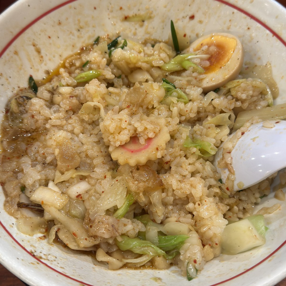 kadotomohiro's tweet photo. 9月7日
越前中華そばだるまやさん
・油そば特盛
・キャベツ
・背脂
・白めし（大）

背脂入れた油そばうまっ
(ﾟдﾟ)ｳﾏｰ
〆は白めしダイブのフルコース

ごちそうさまでした🤤 https://t.co/CcFs8WXHy3