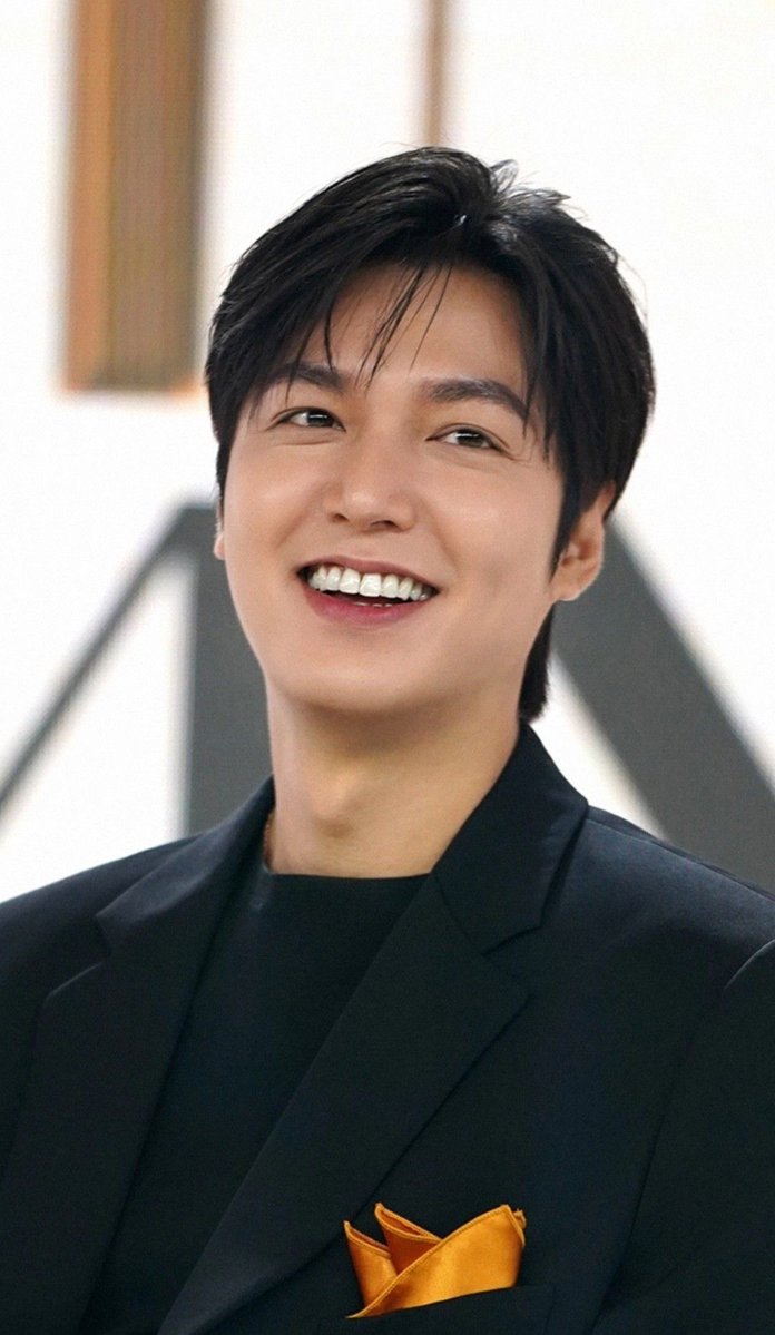 Victoriazuhv's tweet photo. 🚨Breaking news 
Actor Lee Min-ho announces retirement after 23+ years in the industry 

Boys before flower star and our favorite Korean oppa in a recent interview said romance roles don’t suit him anymore he wants roles that actually match his age and maturity, but apparently all he gets offered is romance.

so he’s like retirement it is then unless someone comes with a role that actually suits him… then maybe