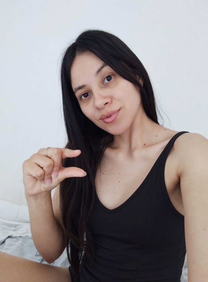 Brinafd_'s tweet photo. Stop covering it, your pathetic shrimp 🍤 is invisible anyway 😈 https://t.co/zF4jBBFH43