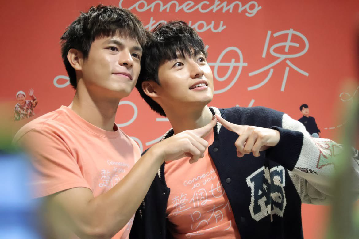 jiakaidawei's tweet photo. the most adorable couple to exist 🐶🪢

©kei_life_1103 
#connectingtoyou #整個世界只有你連上了我 https://t.co/WaQIs7A8J9