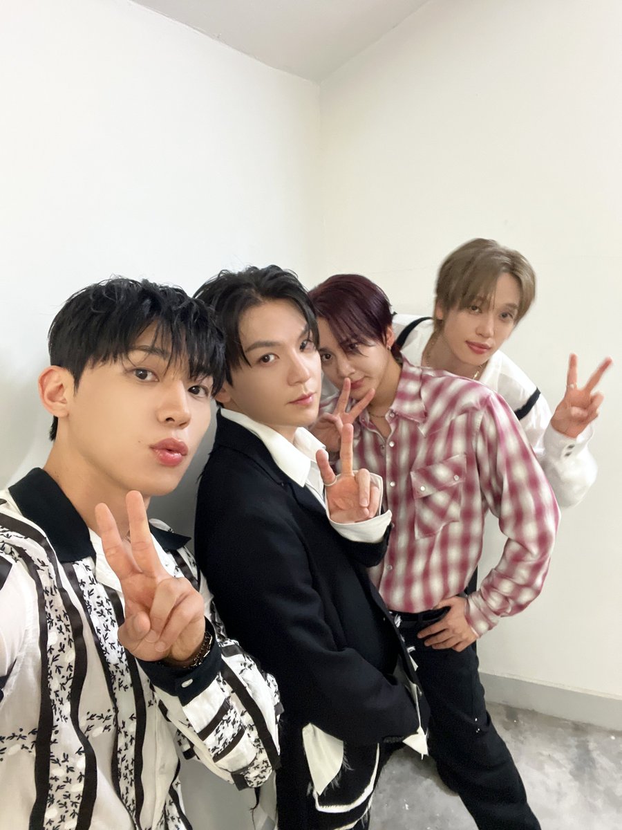 TEEN_TOP's tweet photo. [💫]
오랜만에 만나서 더 반갑고 
여전히 함께 해줘서 고마워요💜

항상 응원해 주는 엔젤이 있어 틴탑은 “지나온 날보다 앞으로가 더 빛나도록 노력할 거예요”

곧 만나요🥰

咁耐冇見，再見到你哋好開心
多謝你哋仍然同我哋一齊💜

因為有為TEEN TOP打氣嘅ANGEL
我哋會努力，願我哋嘅未來比過去更閃耀

好快會再見㗎我哋!🥰

#TEENTOP #틴탑
#HONGKONG_FANCON
