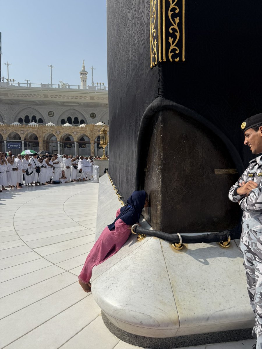 luqmanhusse's tweet photo. Breathtaking moment at Al haram. Mecca Munawar. https://t.co/fsgoAYCXIf
