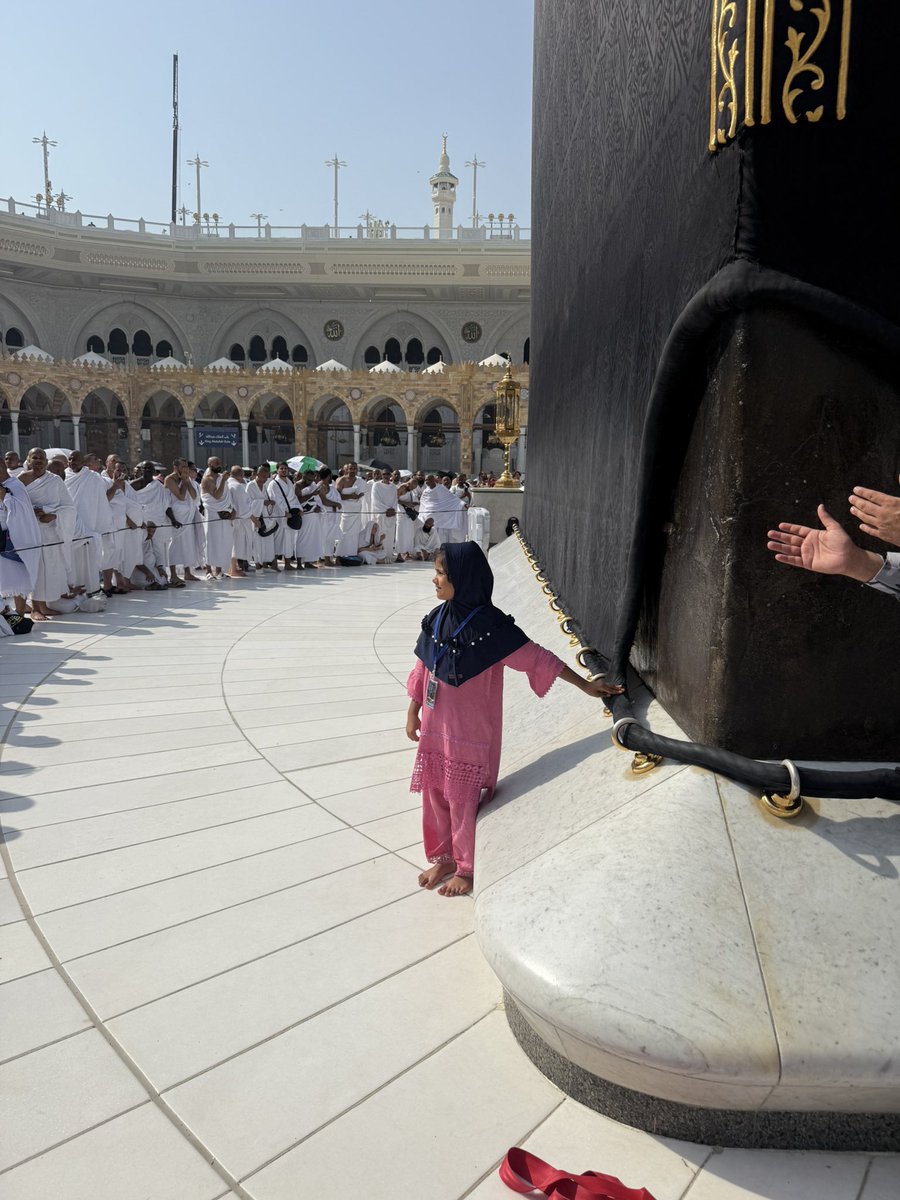 luqmanhusse's tweet photo. Breathtaking moment at Al haram. Mecca Munawar. https://t.co/fsgoAYCXIf