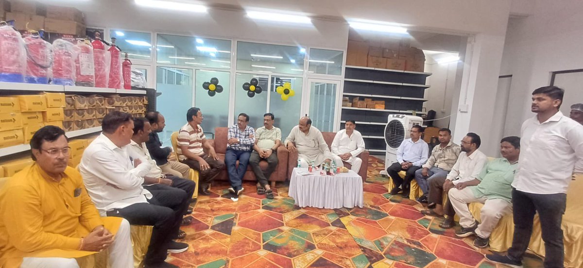 JaiSinghMLA's tweet photo. ट्रांसपोर्ट नगर, कोरबा निवासी श्री विकास अग्रवाल जी (पोड़ी-उपरोड़ा वाले) के नवीन प्रतिष्ठान महामाया इंफ्राटेक (इंडस्ट्रियल सेफ्टी एंड टूल्स) के शुभारंभ समारोह में शामिल हुआ। संचालक श्री विकास अग्रवाल जी को नवीन प्रतिष्ठान के शुभारंभ पर हार्दिक बधाई एवं शुभकामनाएं दीं। https://t.co/xdyXxww2GZ