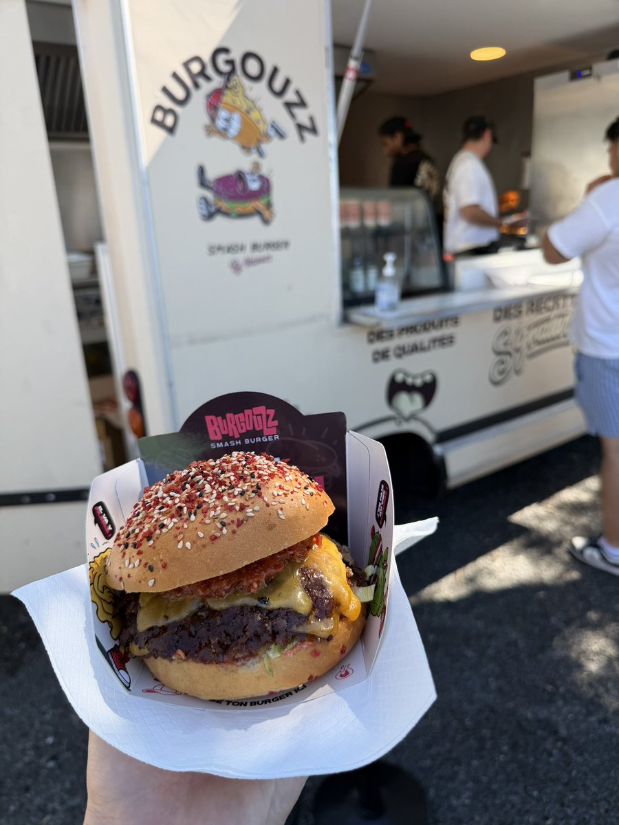 dgt_thomas's tweet photo. Banger @burgouzz #burgerfestival 🍔 https://t.co/OM6fNccRBX