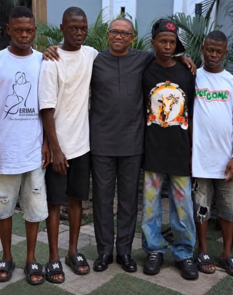 OlayinkaLere's tweet photo. Pitobi meets his Campaign Coordinators 
😂😂😂😂😂 https://t.co/e1H8xt4a2Y