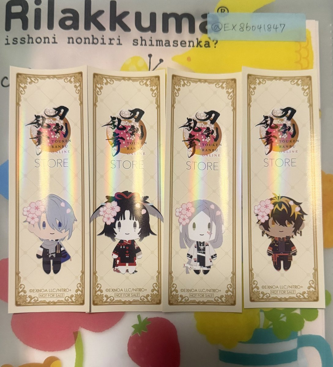 EX86041847's tweet photo. 刀剣乱舞 とうらぶ  御伴散歩  千社札風 ステッカー 特典 刀剣乱舞ストア 交換

譲…長義、小烏丸、火車切、古今
求…☆南泉、石田、巴形

友人代理、郵送希望です。
長義は☆含む纏めてのみ
できれば求め全て決めたいため、お返事にお時間いただきます。
よろしくお願いいたします。 https://t.co/G9NWdic80j
