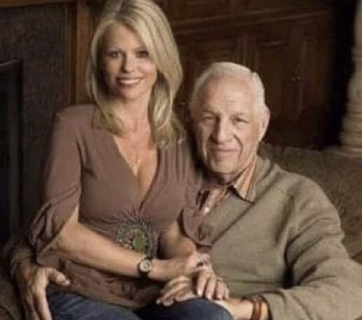 feelgoodtale's tweet photo. A balding, white haired man from Sherman Oaks in California , walked into a jewelery store in a local mall this past Friday evening with a beautiful much younger gal at his side.

He told the jeweler he was looking for a special ring for his girlfriend. The jeweler looked through his stock and brought out a $5,000 ring.

The man said, 'No, I'd like to see something more special.'
At that statement, the jeweler went to his special stock and brought another ring over.

'Here's a stunning ring at only $40,000' the jeweler said.

The lady's eyes sparkled and her whole body trembled with excitement.
The old man seeing this said, 'We'll take it.'

The jeweler asked how payment would be made and the man stated, 'by check. I know you need to make sure my check is good, so I'll write it now and you can call the bank Monday to verify the funds and I'll pick up the ring Monday afternoon.'

On Monday morning, the jeweler angrily phoned the old man and said 'There was only $25 in your account.'
'I know, said the old man,

'But let me tell you about MY GREAT WEEKEND!' .