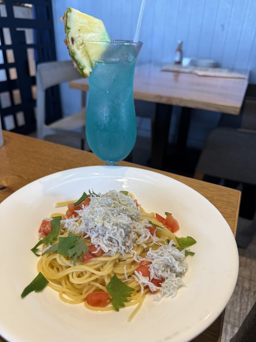 puchin_smile's tweet photo. 今日も今日とて食い倒れ😂
昨日よりは自制したつもりw😇
美味しかったぁああ
夏休み🌻は終わりーーーー！∩^ω^∩
また仕事頑張ろう

3分くらいの花火🎇偶々見れたぁ！
ラッキー✌️
楽しい時間はあっという間なんですけど…！苦しい時と逆にしてもらいたい😌
仕事やめてからも遊んでくれてありがたし🍅🍊 https://t.co/p6cVOdUzTn