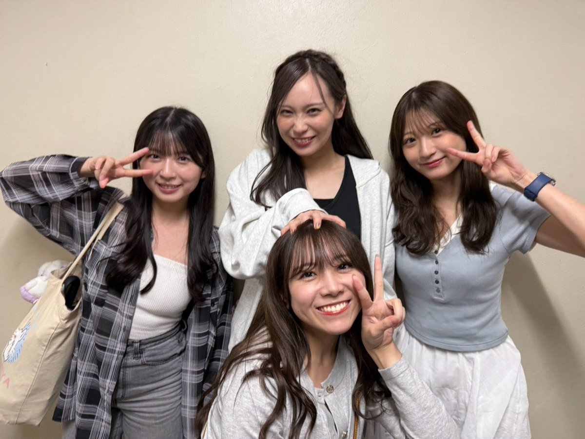 aki_toyonaga's tweet photo. あとなんかともだちいっぱいきた。座談会楽しみ。 https://t.co/F7f1MBa3rD