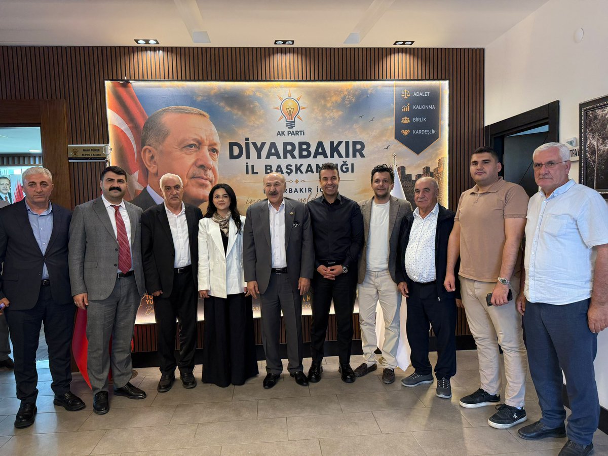 MBeranDilek's tweet photo. 📍 Diyarbakır / İl Başkanlığı

Önceki dönem Milletvekilimiz Sayın Seyitullah Seydaoğlu ve önceki dönem Milletvekili Adayımız Sayın Hatice Seydaoğlu İl Başkanlığımızı ziyaret ettiler.

Nazik ziyaretleri için kendilerine teşekkür ediyoruz.

@HamitSumer21 
@haticeseydaoglu 
@akpartidbakir