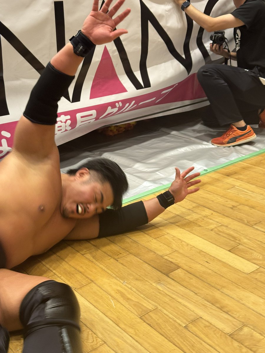 uwf1984's tweet photo. 写真は撮れなかったけど良寛選手のデスバレーボム初めて見ました。迫力ある。
枷田選手もなんか迫力ある真向勝負見せてくれました。
土肥選手、GAINA選手リングぶっ壊れそうだってば。 https://t.co/p6KhlW0Rvd