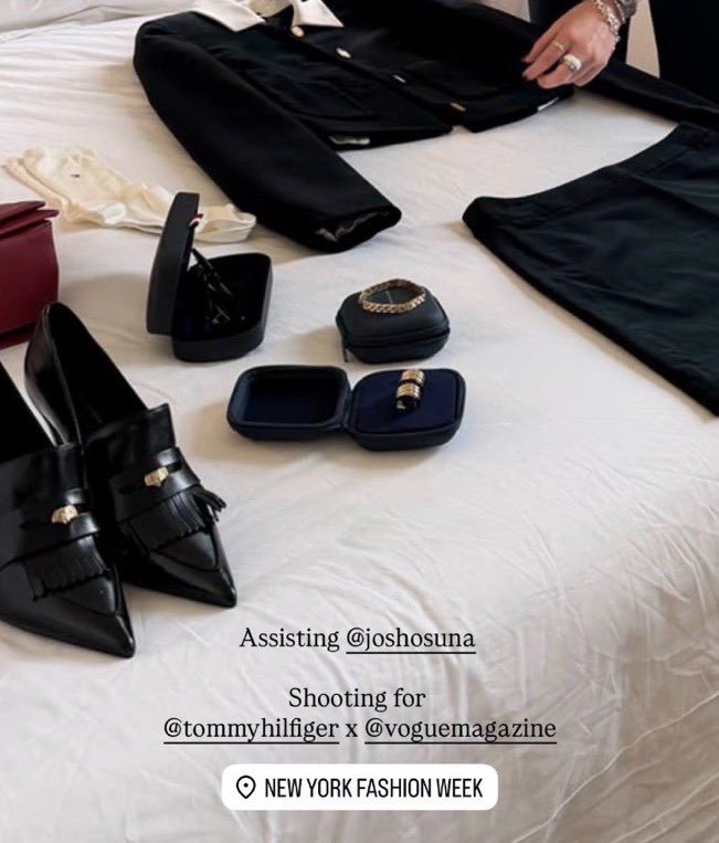KeniaOs_Data's tweet photo. Todo parece indicar que @KeniaOs protagoniza un nuevo video para Vogue Oficial, donde muestra cómo se prepara para asistir al desfile de Tommy Hilfiger. https://t.co/M8DBLlPkVl