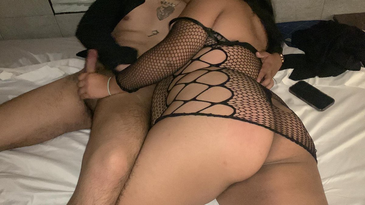 ArizpeRena's tweet photo. Me encanta como alguien más le mete la verga a mi novia #cruisingbaños #atrapada #infiel #cuerno #cornudo #amante #CuloTragón #culo #oral https://t.co/vqMVXJoddS