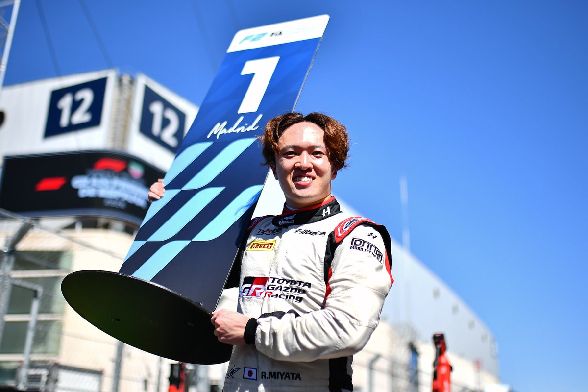 Formula2's tweet photo. R1TOMO M1YATA 🏆☝️🇯🇵

#F2 #SpanishGP https://t.co/DBbaXzeOIs