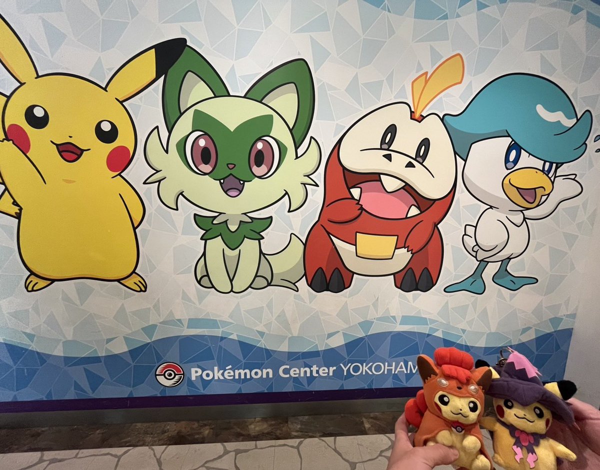 nbtbsv's tweet photo. ポケモンセンターヨコハマに行ってきました😁
今回は2015年のハロウィンピカでぬい撮りです😉
#ポケモンセンター 
#ポケ撮り  #ぬい撮り https://t.co/PnMYHiSFFH