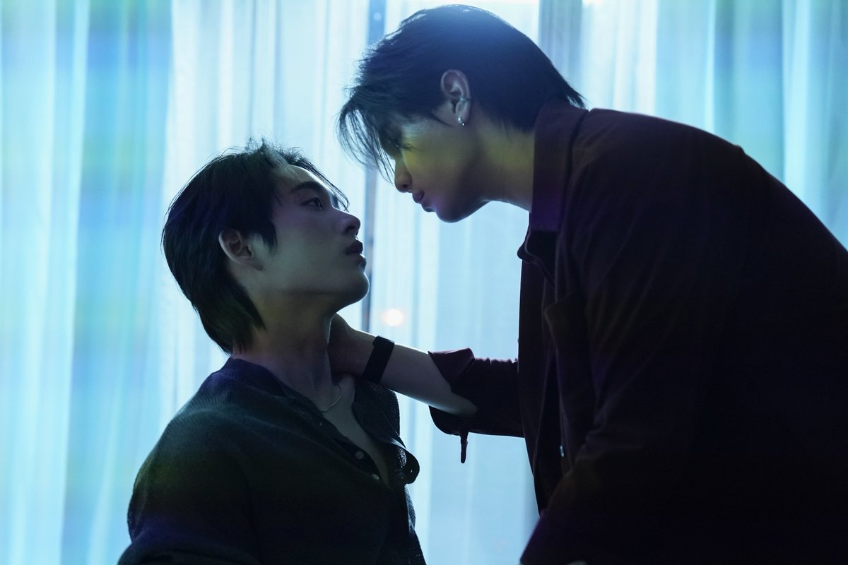 YouManiacSeries's tweet photo. จบแล้วกับ #YouManiacSeriesEP3 เดตกันครั้งนี้ถึงจะเริ่มจากอะไรบ้าๆ แต่พี่ก็ว่าทั้งสองคนเข้ากันเป็นบ้าเลยล่ะ!!!❤️‍🔥 ไม่ต้องรอครบกำหนด 10 วันก็เข้าห้องได้แล้ว จังหวะนี้พี่ตราายยยยยยยยย แล้วสัปดาห์หน้าจะบ้าขนาดไหนมารอติดตามกันต่อนะ!!😵👀 

ใครที่พลาดสามารถดูย้อนหลังทางแอป oneD ได้แล้วตอนนี้นะ!!👀
@Williamjkp1 @EstRvp