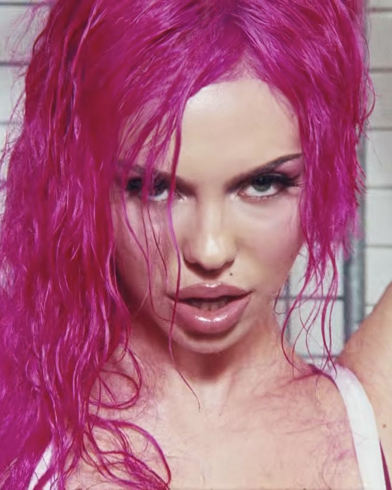 PopCrave's tweet photo. “Nicole Kidman” by ADÉLA reaches a new peak of #33 (+3) on Global Spotify with 2.14 million streams. https://t.co/6mJZ7U8RCw
