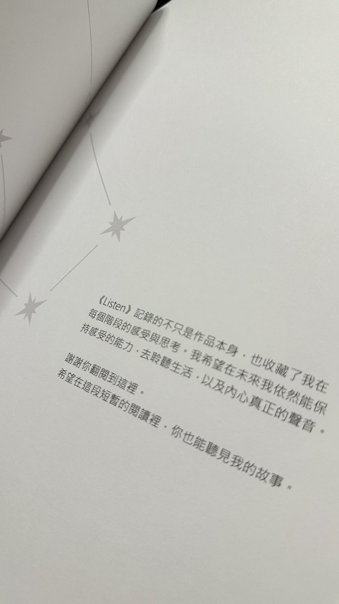 12spring's tweet photo. 第一次帶著一個「讀者」的視角翻開我的作品集 之前翻的時候總是會覺得哪裡不好 這次翻完只覺得不完美才更是代表了我呀 每次總是粗心大意沒注意到的問題 確實就是這三年的我 也給我自己保留了進步的空間 不知道我大學畢業後會不會再次做一本作品集 希望那時候跟高三的我對比下來可以看到明顯的進步 https://t.co/cXIxKH4Rvn