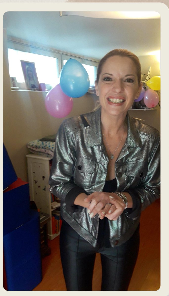 carlalezcano80's tweet photo. Feliz cumpleaños 🎂💐 @ZampiniCarinaOk que tengas un maravilloso día y una vuelta al sol muy bendecido con mucho amor,paz, felicidad y tu sonrisa siempre ♾️❤️ mimos al alma. Beso grande. https://t.co/NhRwP0Mara