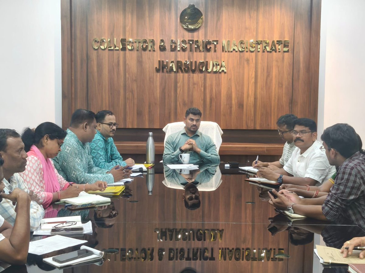 dm_jharsuguda's tweet photo. ଜିଲ୍ଲାପାଳଙ୍କ ଅଧ୍ୟକ୍ଷତାରେ ଜିଲ୍ଲା ସ୍ତରୀୟ ଶିକ୍ଷା ଓ ଉଲ୍ଲାସ #ULLAS ସାକ୍ଷରତା ସମୀକ୍ଷା ବୈଠକ ଅନୁଷ୍ଠିତ ହୋଇଯାଇଛି। ଏହି ବୈଠକରେ ଜିଲ୍ଲା ଶିକ୍ଷା ଅଧିକାରୀ, ଅତିରିକ୍ତ ଜିଲ୍ଲା ଶିକ୍ଷା ଅଧିକାରୀ ଏବଂ ସମସ୍ତ ବ୍ଲକ ଶିକ୍ଷା ଅଧିକାରୀ ଉପସ୍ଥିତ ରହି ବିଭିନ୍ନ ବିଭାଗୀୟ କାର୍ଯ୍ୟକ୍ରମର ଅଗ୍ରଗତି ସମ୍ପର୍କରେ ତଥ୍ୟ ଉପସ୍ଥାପନ କରିଥିଲେ। https://t.co/HpN1Nvfzo6