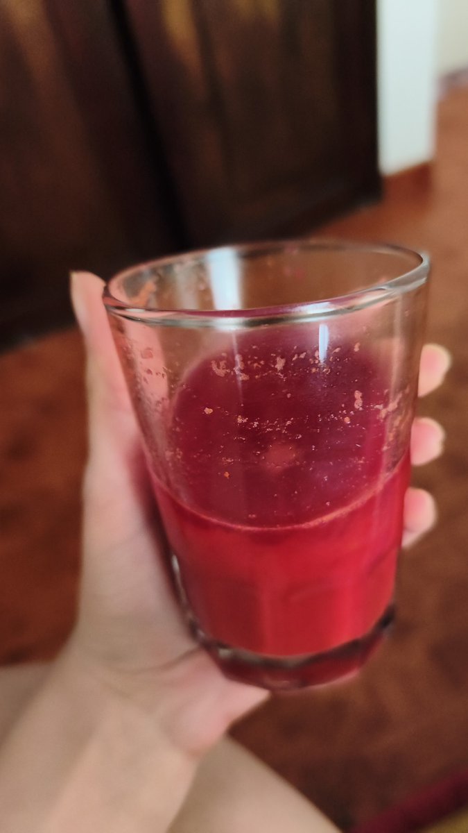 miniminibwl's tweet photo. Tomen jugo de remolacha y zanahoria, es bueno para el cuerpo https://t.co/9w9m9IT8Yu