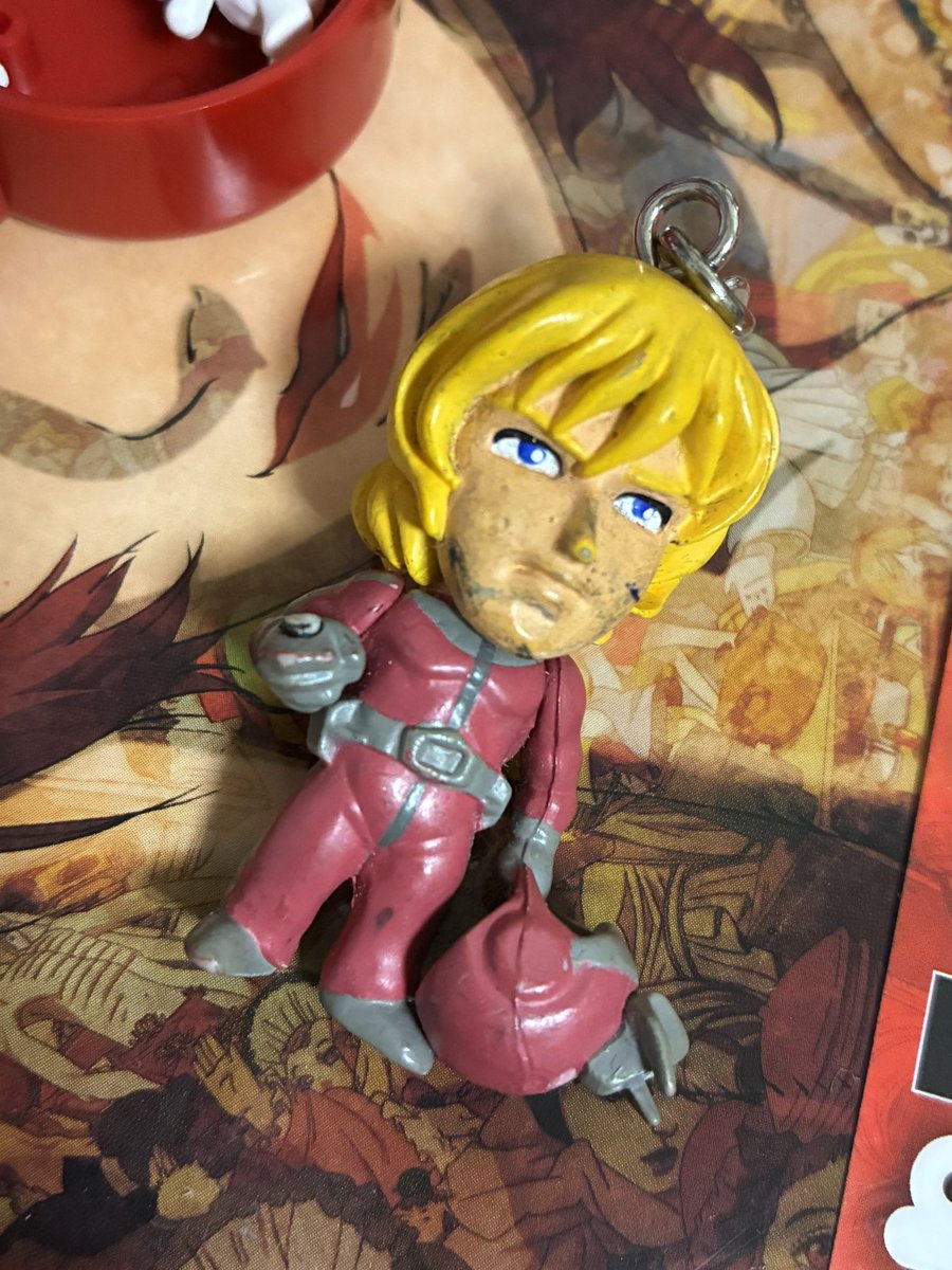 kyarameso2525's tweet photo. 誰か塗装得意なお方とかいらっしゃらないの！？こちらのシャアはなんとかなりませんの！？ https://t.co/vQMvKWRo9y