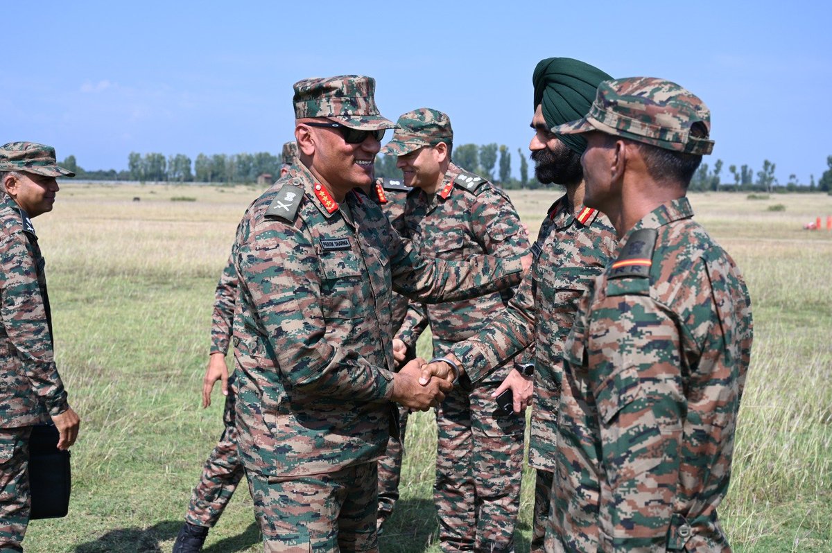 NorthernComd_IA's tweet photo. Lt Gen Pratik Sharma, #ArmyCdrNC, reviewed the counter terrorism grid in #SouthKashmir, where he was briefed on the prevailing security scenario and operational preparedness. 

The Army commander emphasised on adaptability, precision, sustained vigilance and #Synergy, the key enablers for successful & intelligence driven operations and rapid response to any emerging challenges. 

During his interaction with the troops, he appreciated their indomitable spirit and dedication towards keeping the region free of #Terror and ensuring peace and stability.

#AlwaysInCombat 
#NationFirst

@adgpi
@ChinarcorpsIA
@PRODefSrinagar