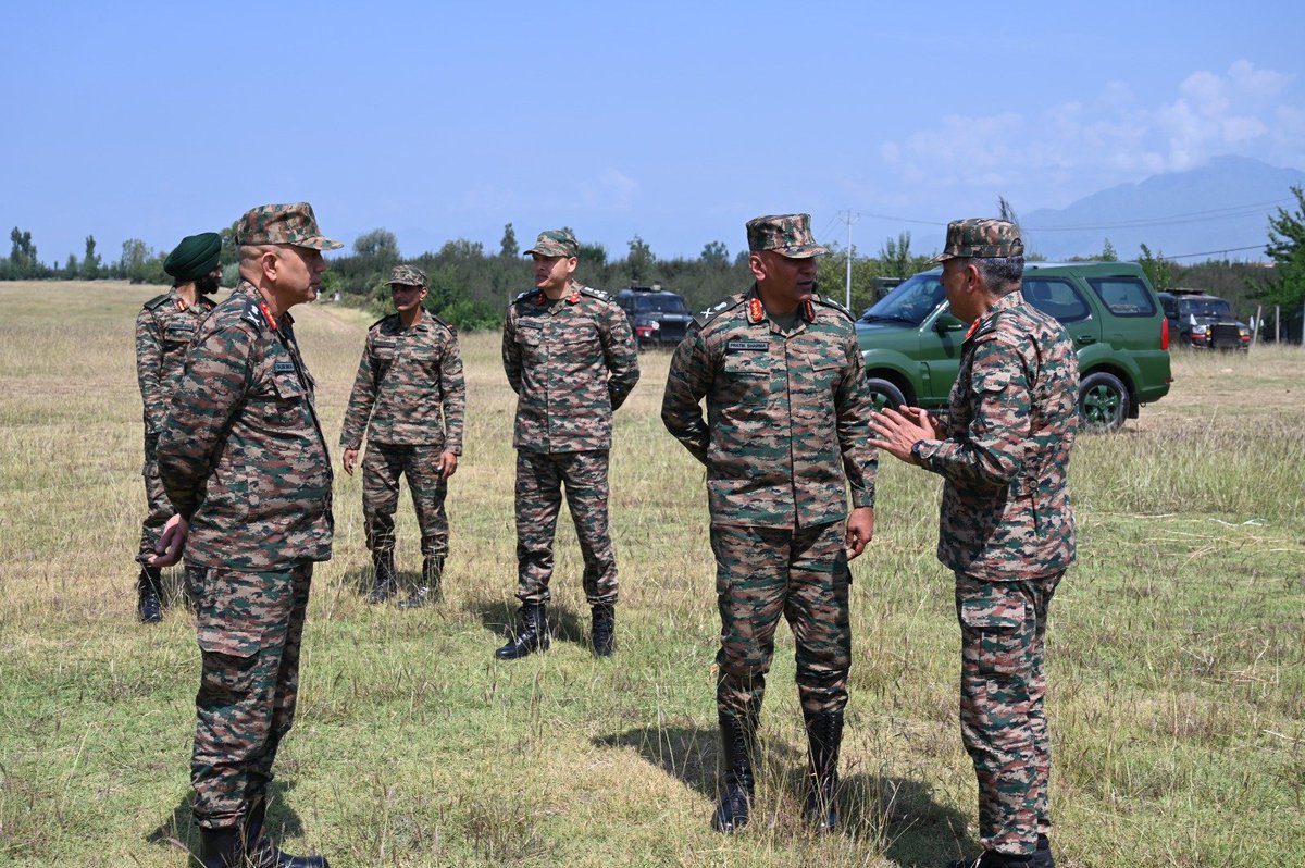 NorthernComd_IA's tweet photo. Lt Gen Pratik Sharma, #ArmyCdrNC, reviewed the counter terrorism grid in #SouthKashmir, where he was briefed on the prevailing security scenario and operational preparedness. 

The Army commander emphasised on adaptability, precision, sustained vigilance and #Synergy, the key enablers for successful & intelligence driven operations and rapid response to any emerging challenges. 

During his interaction with the troops, he appreciated their indomitable spirit and dedication towards keeping the region free of #Terror and ensuring peace and stability.

#AlwaysInCombat 
#NationFirst

@adgpi
@ChinarcorpsIA
@PRODefSrinagar