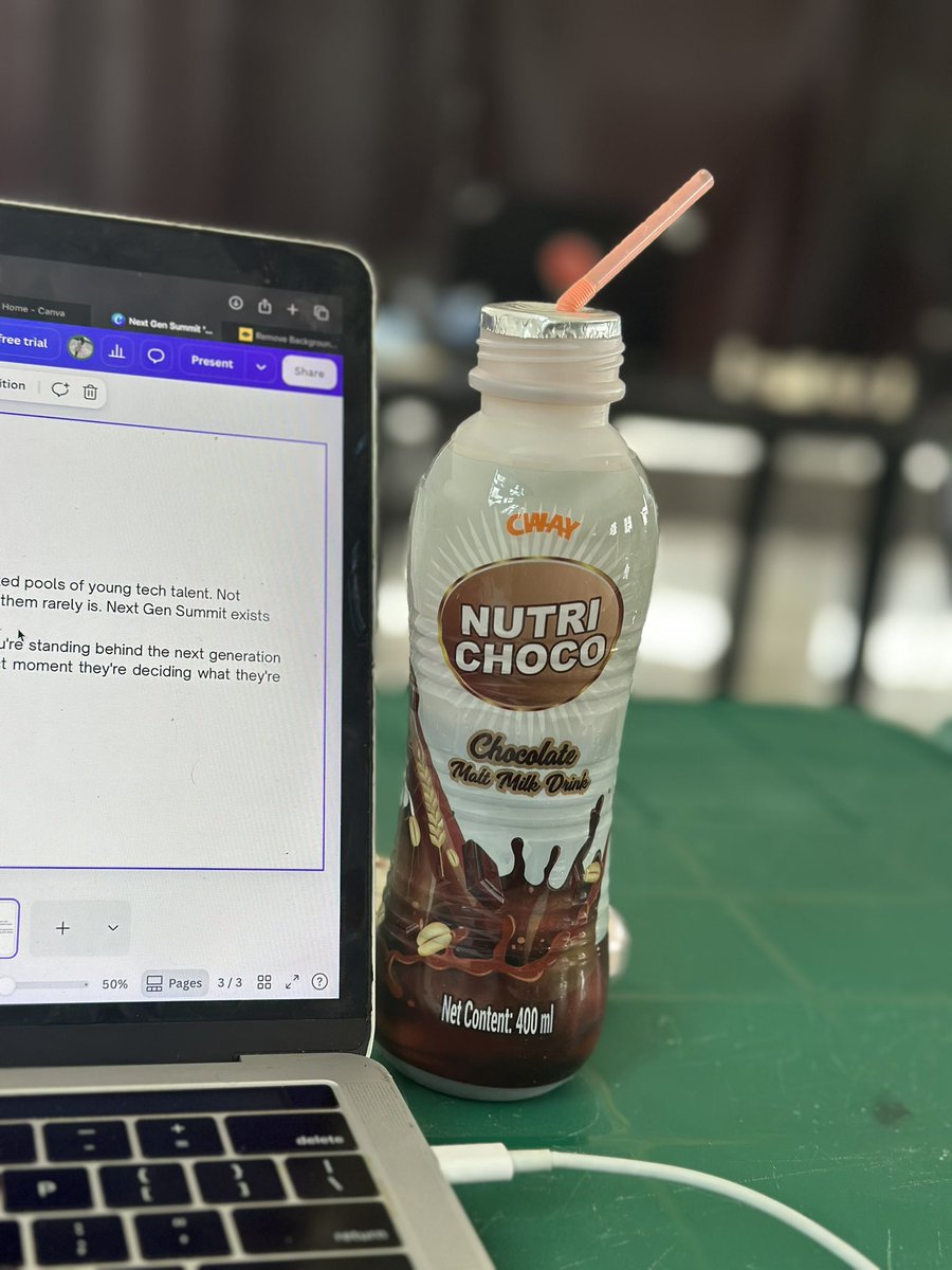 whakee_'s tweet photo. 🫢🥹how im spending my day 

and so far its been productive cos there’s steady light and internet @square_one_1 
🫢 https://t.co/khsBAXskRV