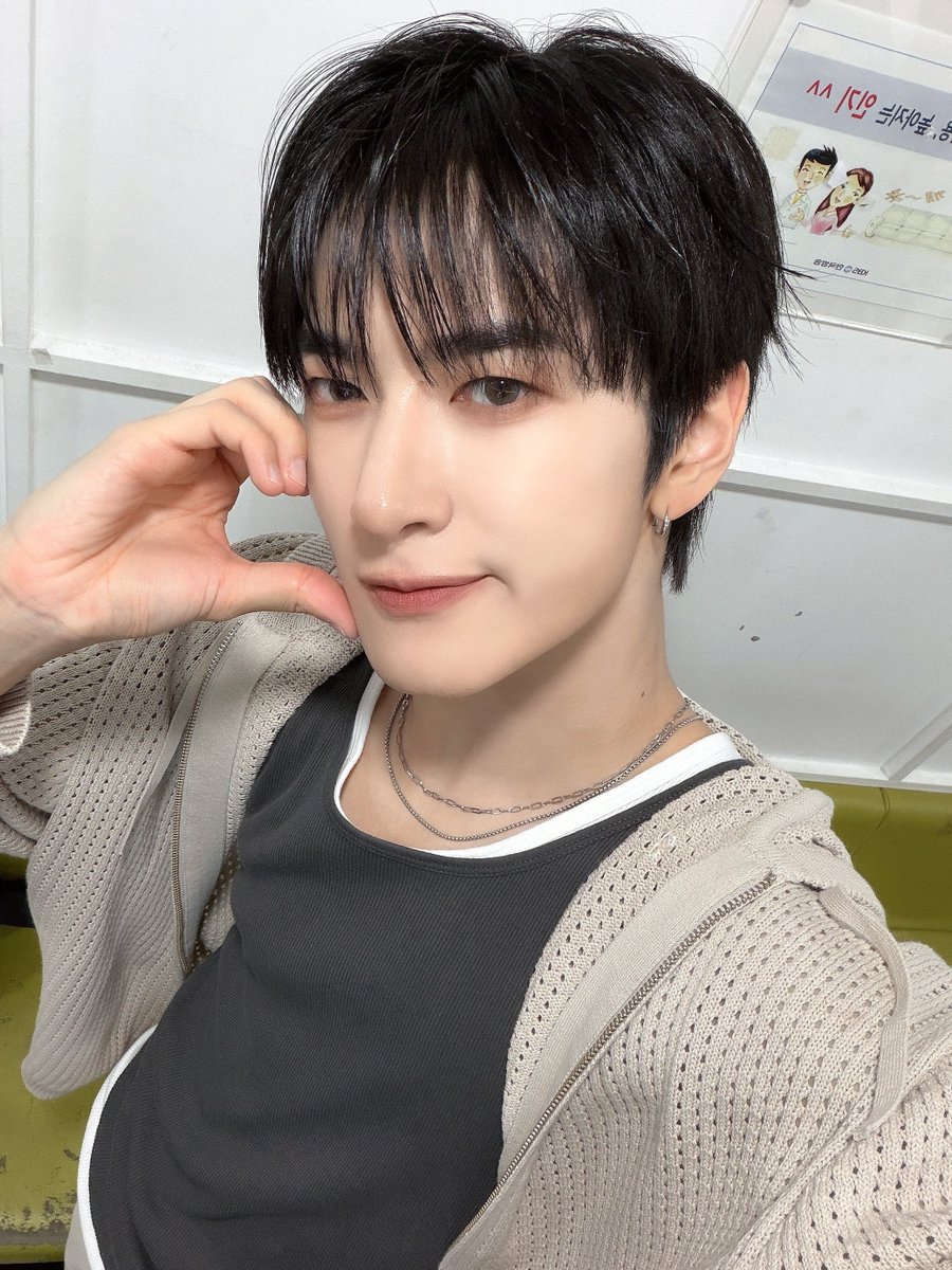 TRENDZ_OFFCL's tweet photo. [#윤우] 어제도 오늘도 내일도 화이팅🐺🖤

#FROM_TRENDZ #TO_FRIENDZ #TRENDZ #트렌드지 https://t.co/Tr2yGHDWWg