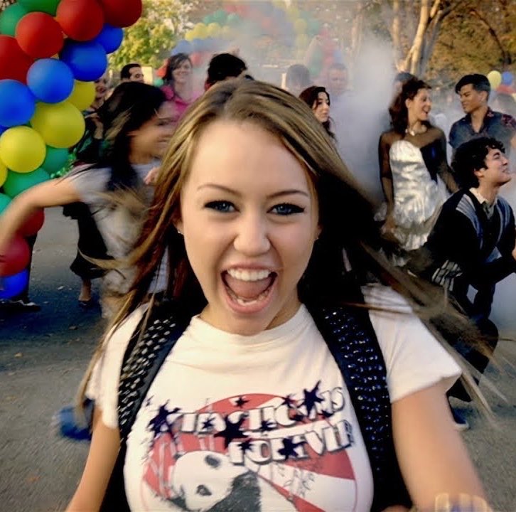 MileyUpdates tweet picture