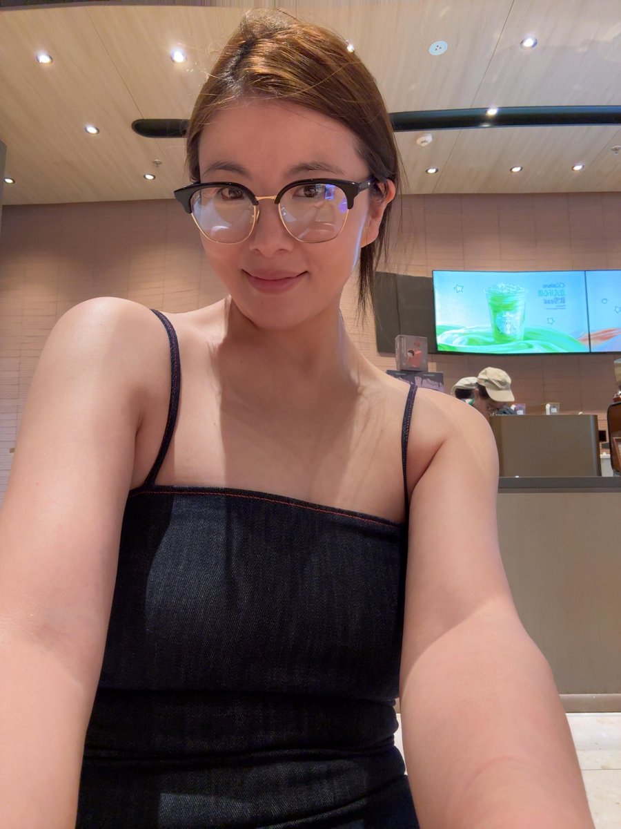 Onlyfansmodel3's tweet photo. 今晚不聊学术和作业，评论区留下你们现在最想问老师的一个‘秘密’，或者白天不敢问的问题，在线翻牌解答。👇 https://t.co/OCFbdOvMzz