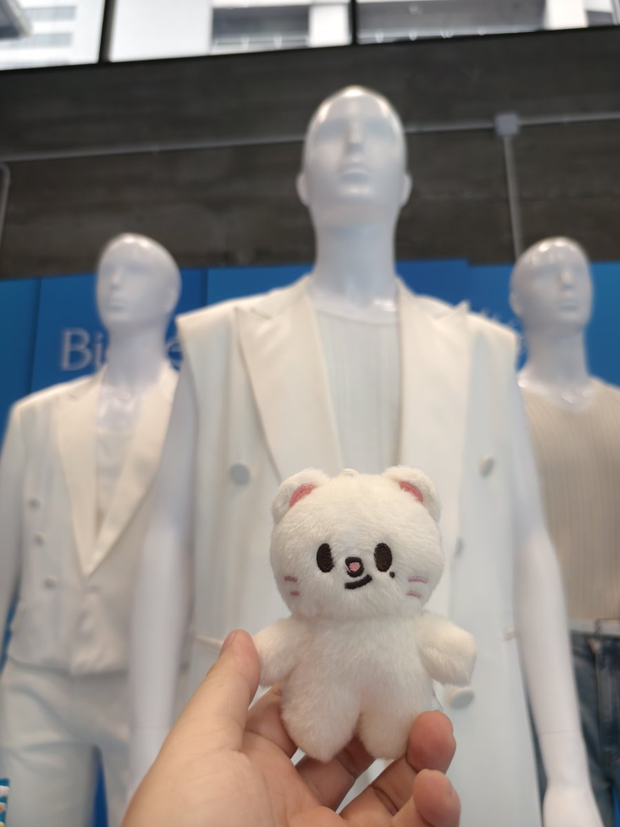 jellykokoro39's tweet photo. ขอบคุณ Biore ที่พาหลงมา Bangkok
น้องที่อยู่งานวันนี้น่ารักมาก วันนี้เจอแต่คนน่ารัก ขอบคุณสะเตที่บังเอิญเจอกันแล้วช่วยถ่ายรูปให้ค่ะ
#BioreThailand #BioreUVxStrayKids #StrayKids #BioreEvent https://t.co/42mmh9lzxD