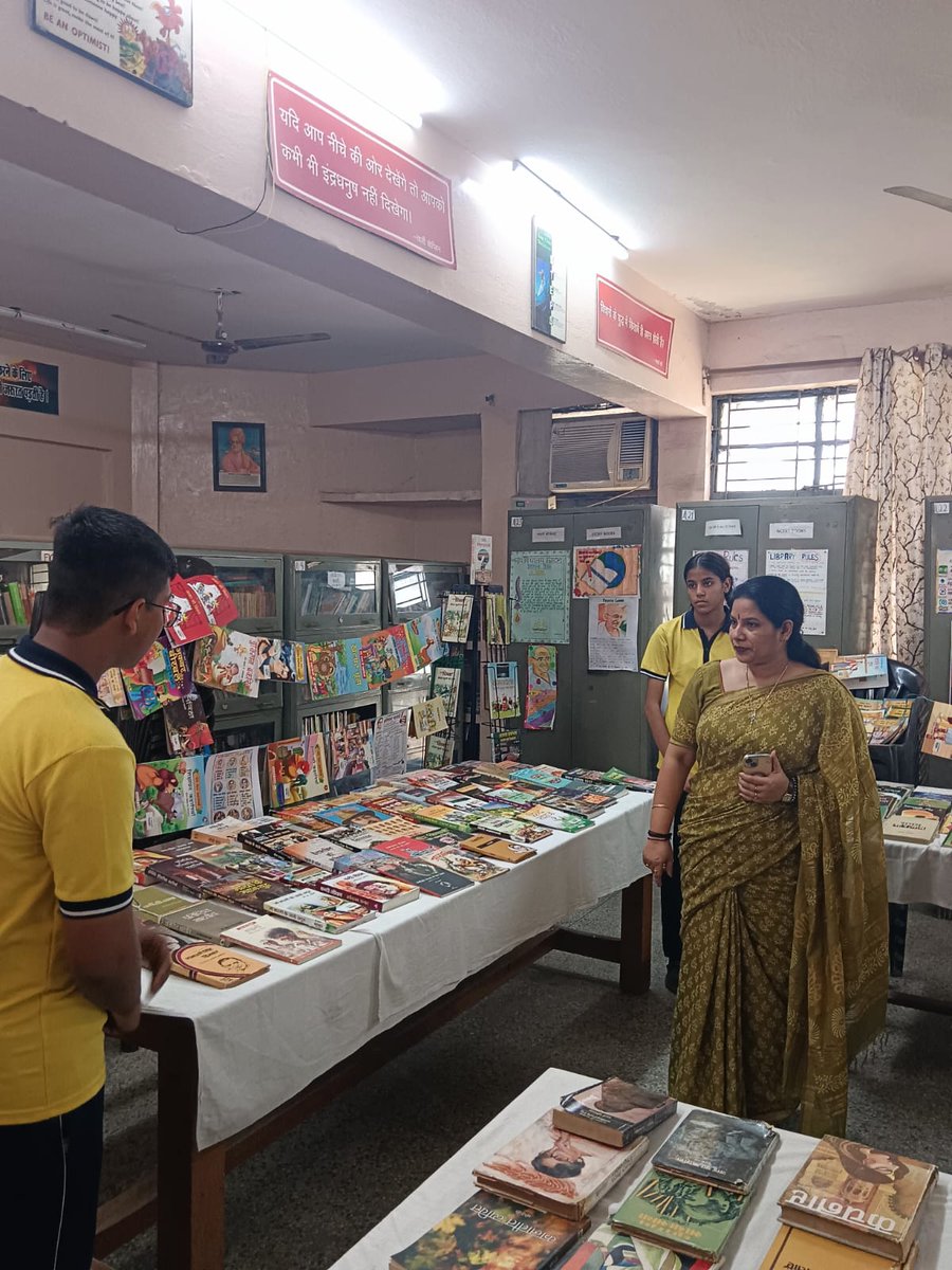 KvntpcB's tweet photo. The school has organized book fair in this month. https://t.co/hTwevhadwA